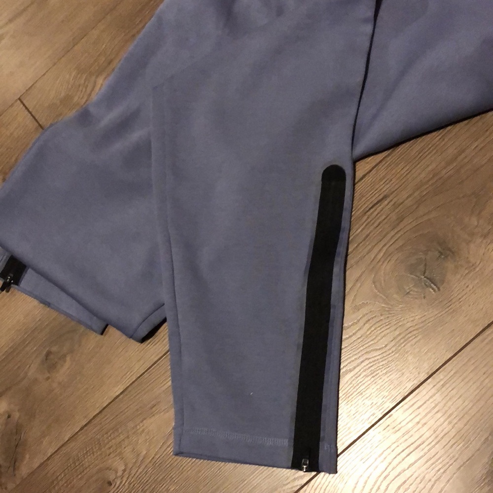 Nike Tech Sweatpants - Picture 3 of 4
